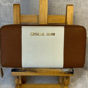 Michael Kors excellent leather large wallet
